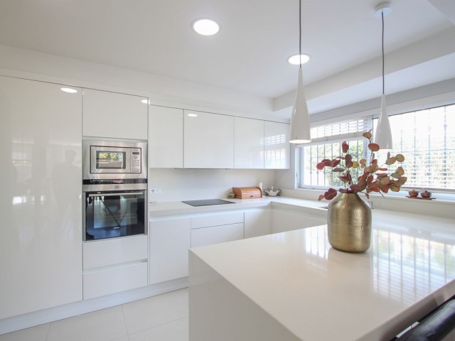 Huoneisto, Guadalmina Alta, R5040325