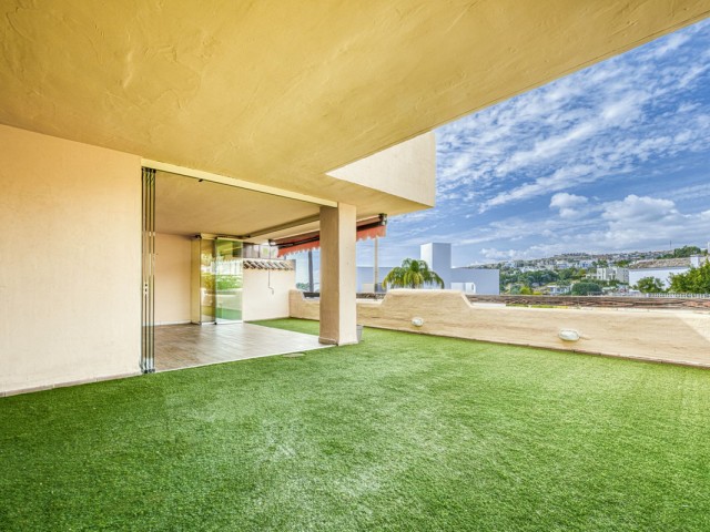 2 Bedrooms Apartment in Benahavís