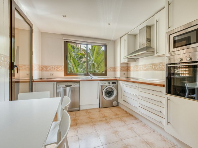 2 Bedrooms Apartment in Benahavís