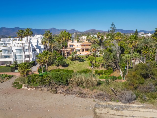 Villa avec 8 Chambres  à New Golden Mile