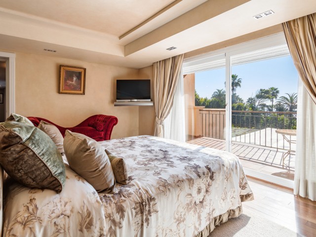 Villa avec 8 Chambres  à New Golden Mile