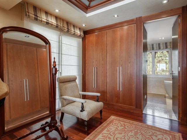 Villa avec 8 Chambres  à New Golden Mile