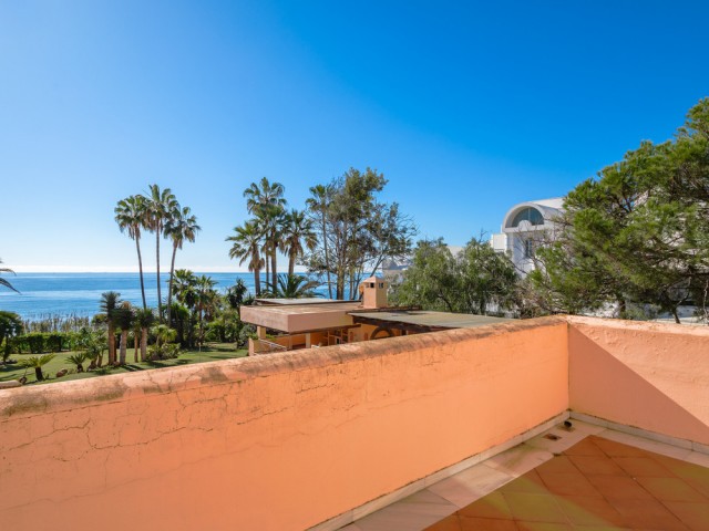 Villa avec 8 Chambres  à New Golden Mile