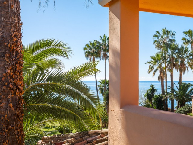 Villa avec 8 Chambres  à New Golden Mile