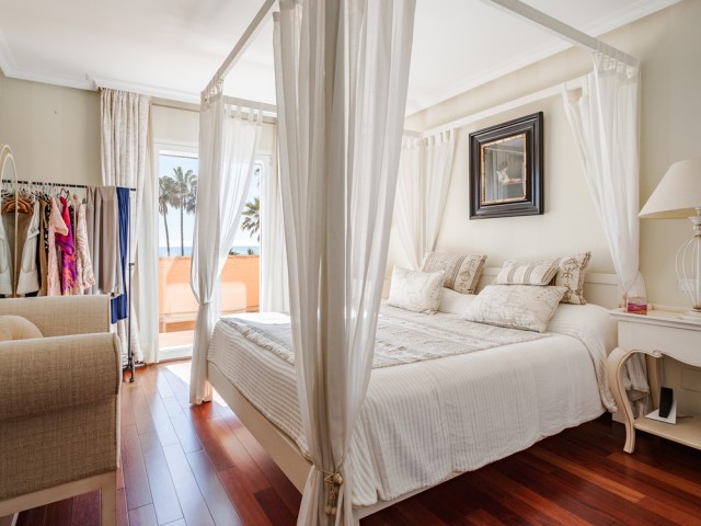 Villa avec 8 Chambres  à New Golden Mile