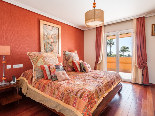 Villa avec 8 Chambres  à New Golden Mile