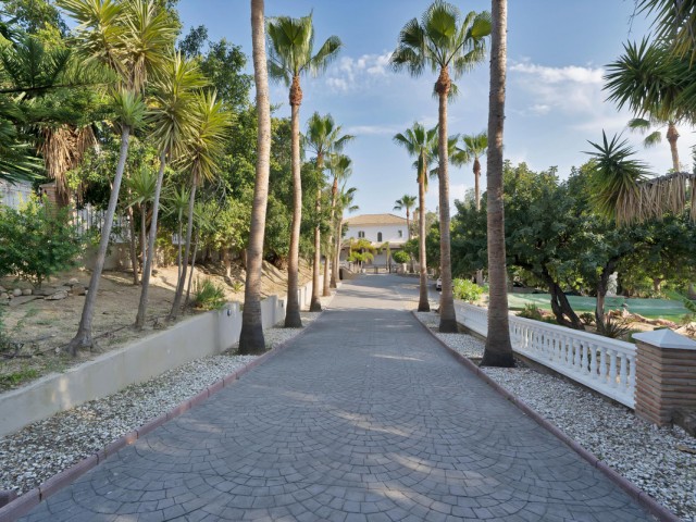 9 Bedrooms Villa in Benalmadena