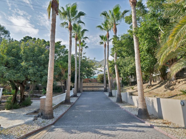 9 Bedrooms Villa in Benalmadena