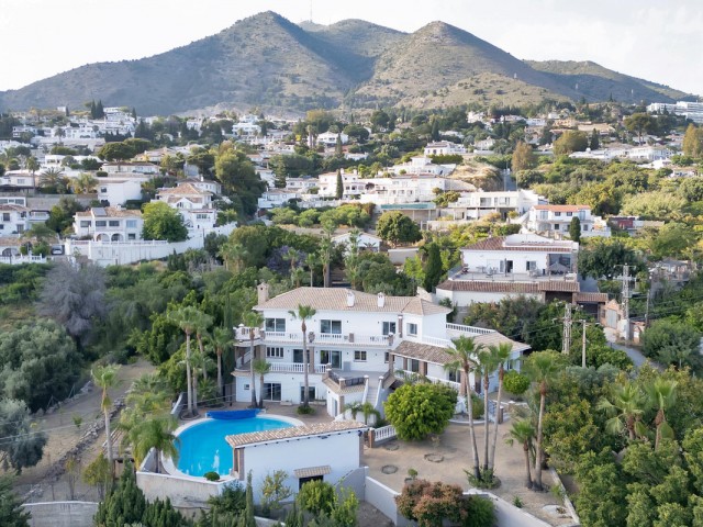 9 Bedrooms Villa in Benalmadena