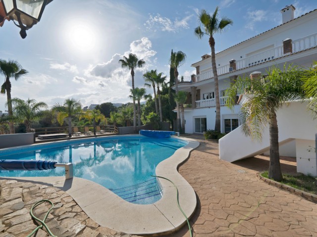 9 Bedrooms Villa in Benalmadena