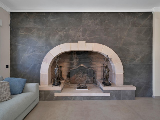 9 Bedrooms Villa in Benalmadena