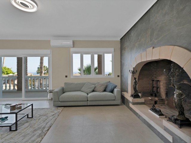 9 Bedrooms Villa in Benalmadena