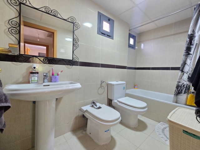 Maison mitoyenne avec 4 Chambres  à Benalmadena Costa