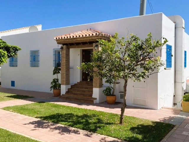 3 Bedrooms Villa in Estepona
