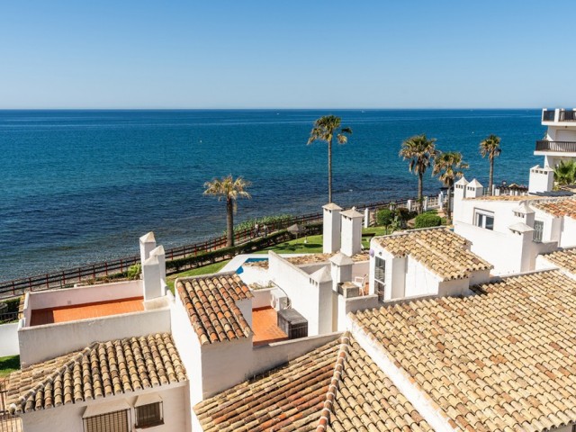 2 Bedrooms Apartment in Calahonda