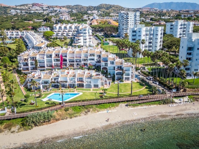 2 Bedrooms Apartment in Calahonda