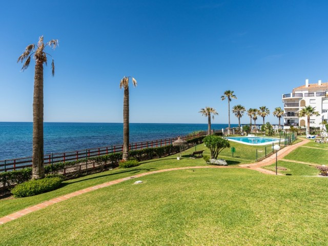 2 Bedrooms Apartment in Calahonda