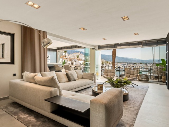 2 Bedrooms Apartment in Puerto Banús