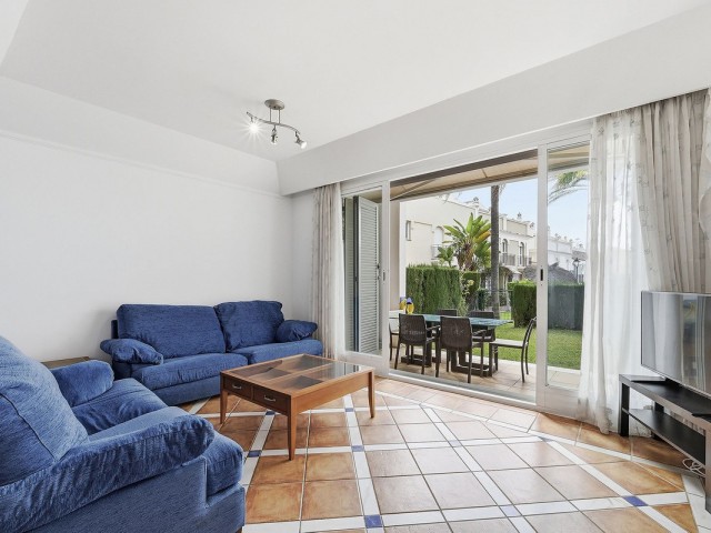 Maison mitoyenne avec 3 Chambres  à Bahía de Marbella