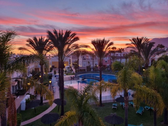 Maison mitoyenne avec 3 Chambres  à Bahía de Marbella