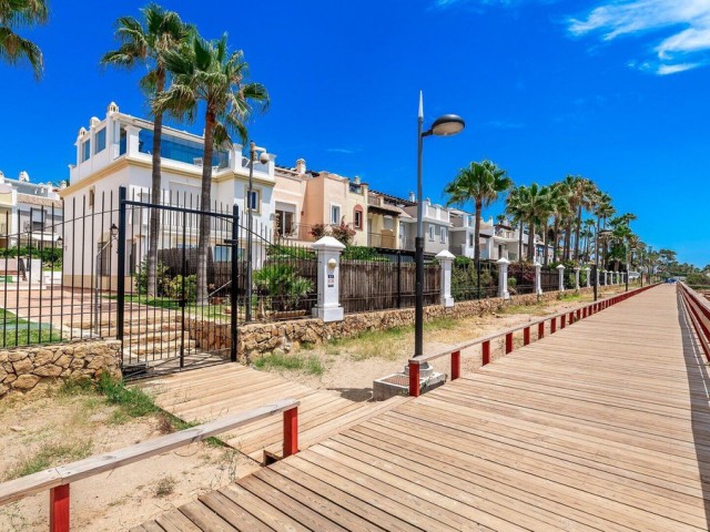 Maison mitoyenne avec 3 Chambres  à Bahía de Marbella