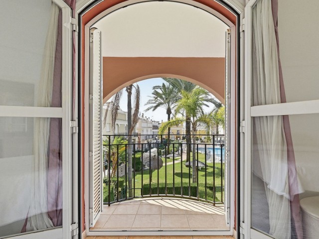 Maison mitoyenne avec 3 Chambres  à Bahía de Marbella