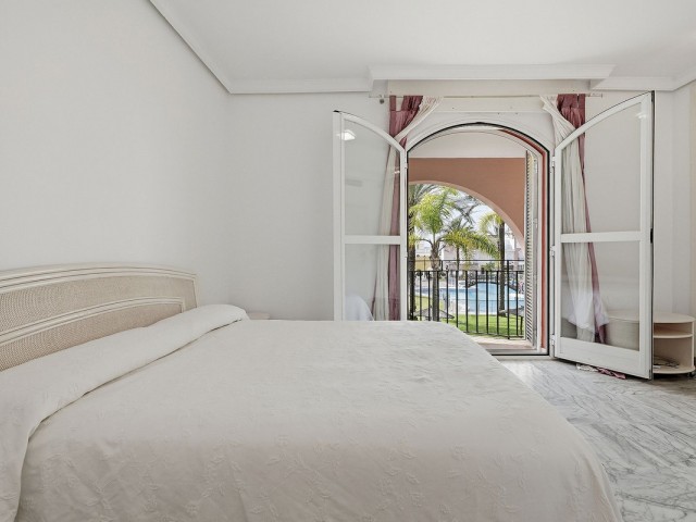 Maison mitoyenne avec 3 Chambres  à Bahía de Marbella
