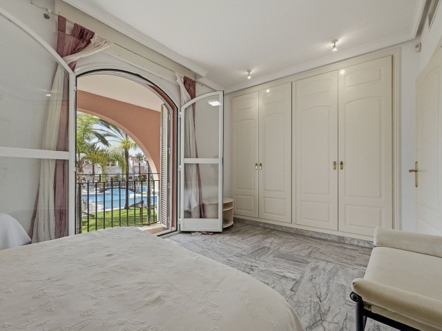 Maison mitoyenne avec 3 Chambres  à Bahía de Marbella