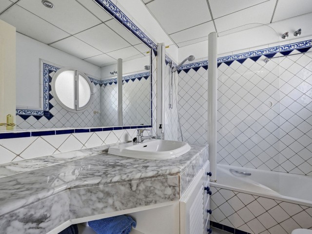 Maison mitoyenne avec 3 Chambres  à Bahía de Marbella