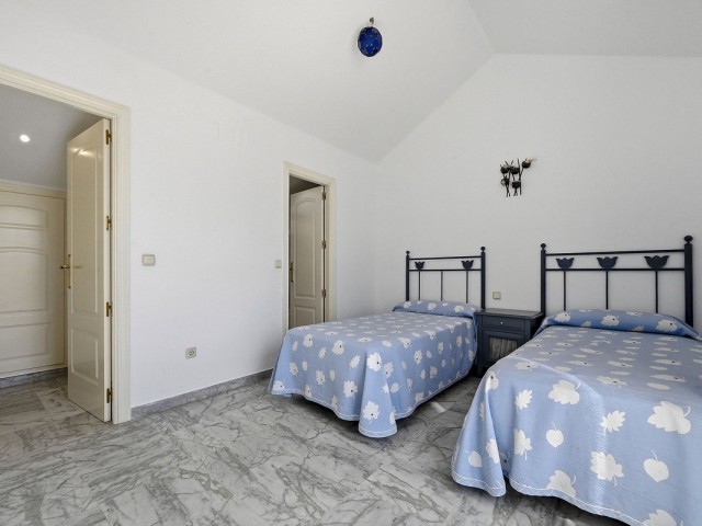Maison mitoyenne avec 3 Chambres  à Bahía de Marbella
