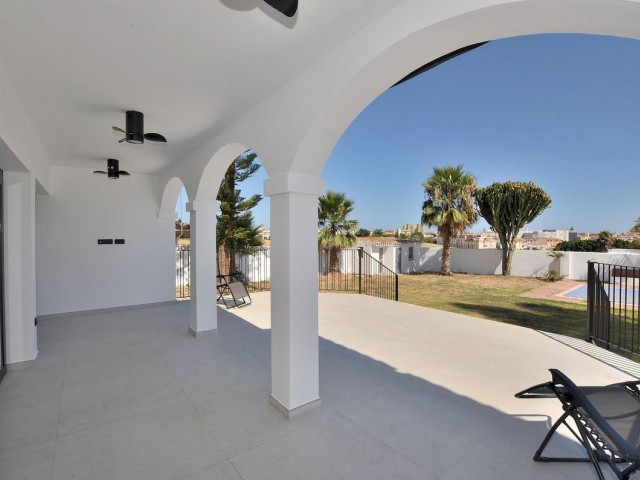 Villa avec 5 Chambres  à El Coto