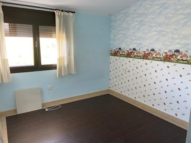 4 Bedrooms Apartment in Estepona