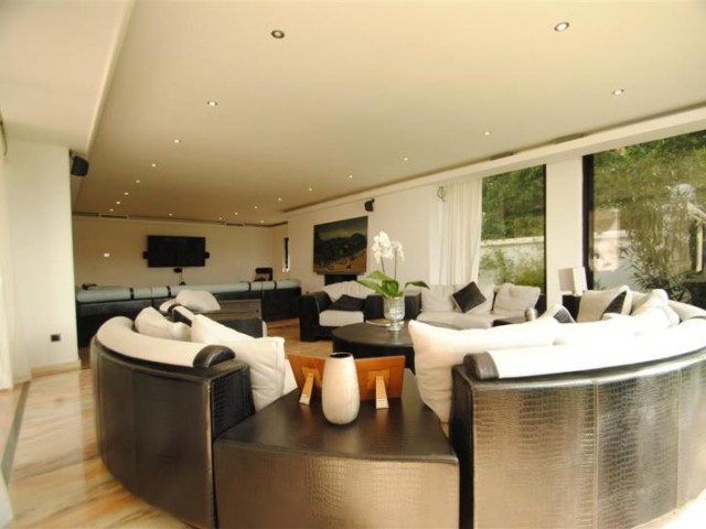 Villa avec 8 Chambres  à Cabopino
