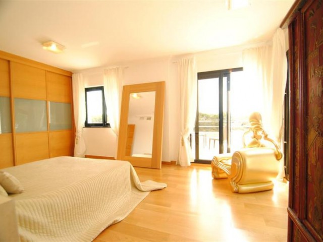 Villa avec 8 Chambres  à Cabopino