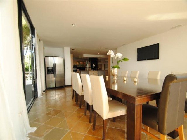 Villa avec 8 Chambres  à Cabopino