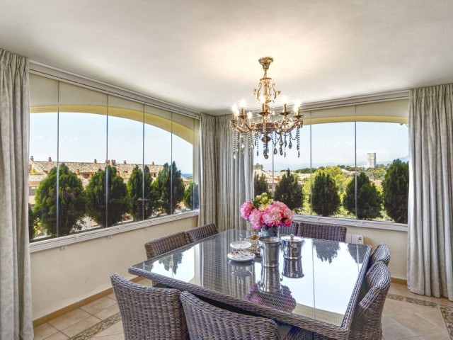Appartement avec 3 Chambres  à Bahía de Marbella
