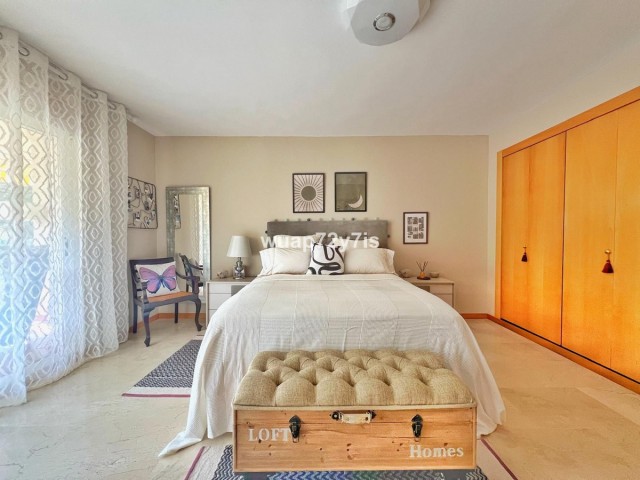 Apartamento con 3 Dormitorios  en Guadalmina Alta