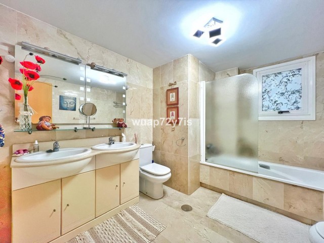 Apartamento con 3 Dormitorios  en Guadalmina Alta