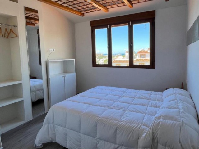 Maison mitoyenne avec 4 Chambres  à Calahonda