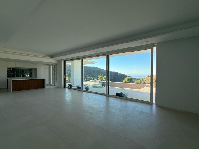 6 Bedrooms Villa in Marbella