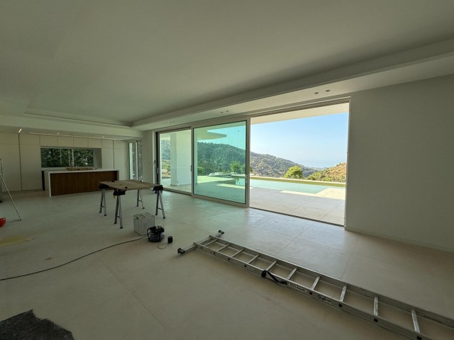 6 Bedrooms Villa in Marbella