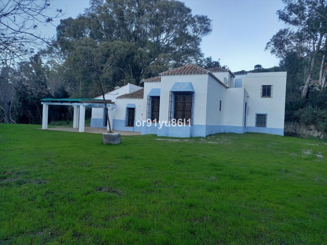 5 Bedrooms Villa in Casares