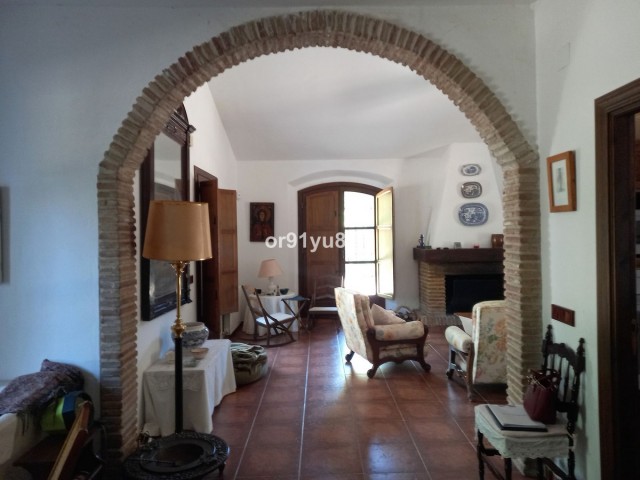 5 Bedrooms Villa in Casares