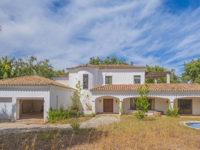 Villa avec 6 Chambres  à San Roque Club