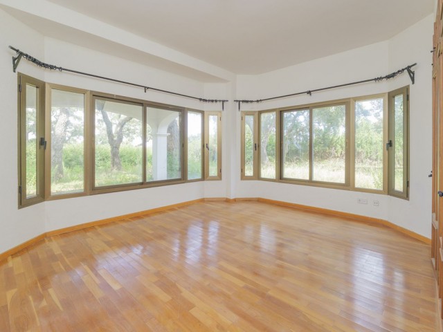 Villa avec 6 Chambres  à San Roque Club