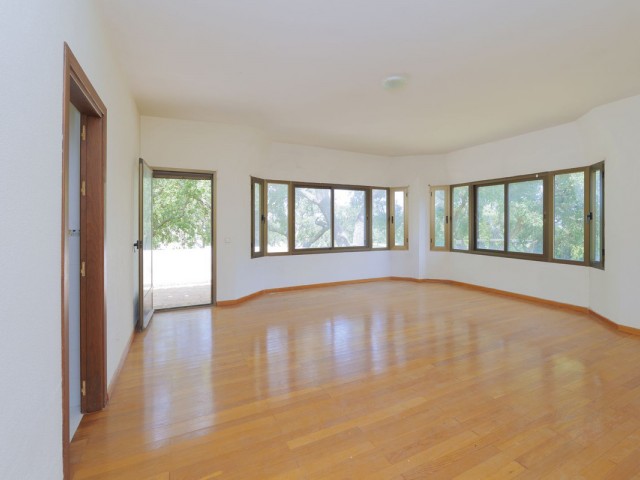 Villa avec 6 Chambres  à San Roque Club