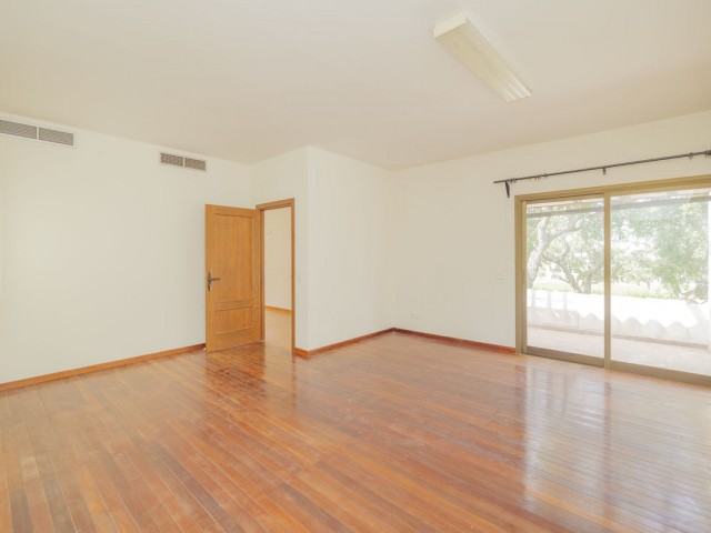 Villa avec 6 Chambres  à San Roque Club