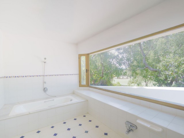 Villa avec 6 Chambres  à San Roque Club