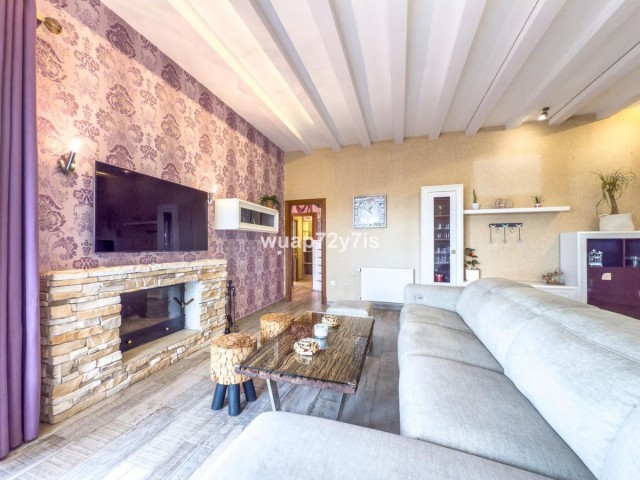 Villa avec 4 Chambres  à Istán