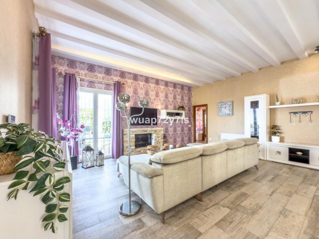 Villa avec 4 Chambres  à Istán